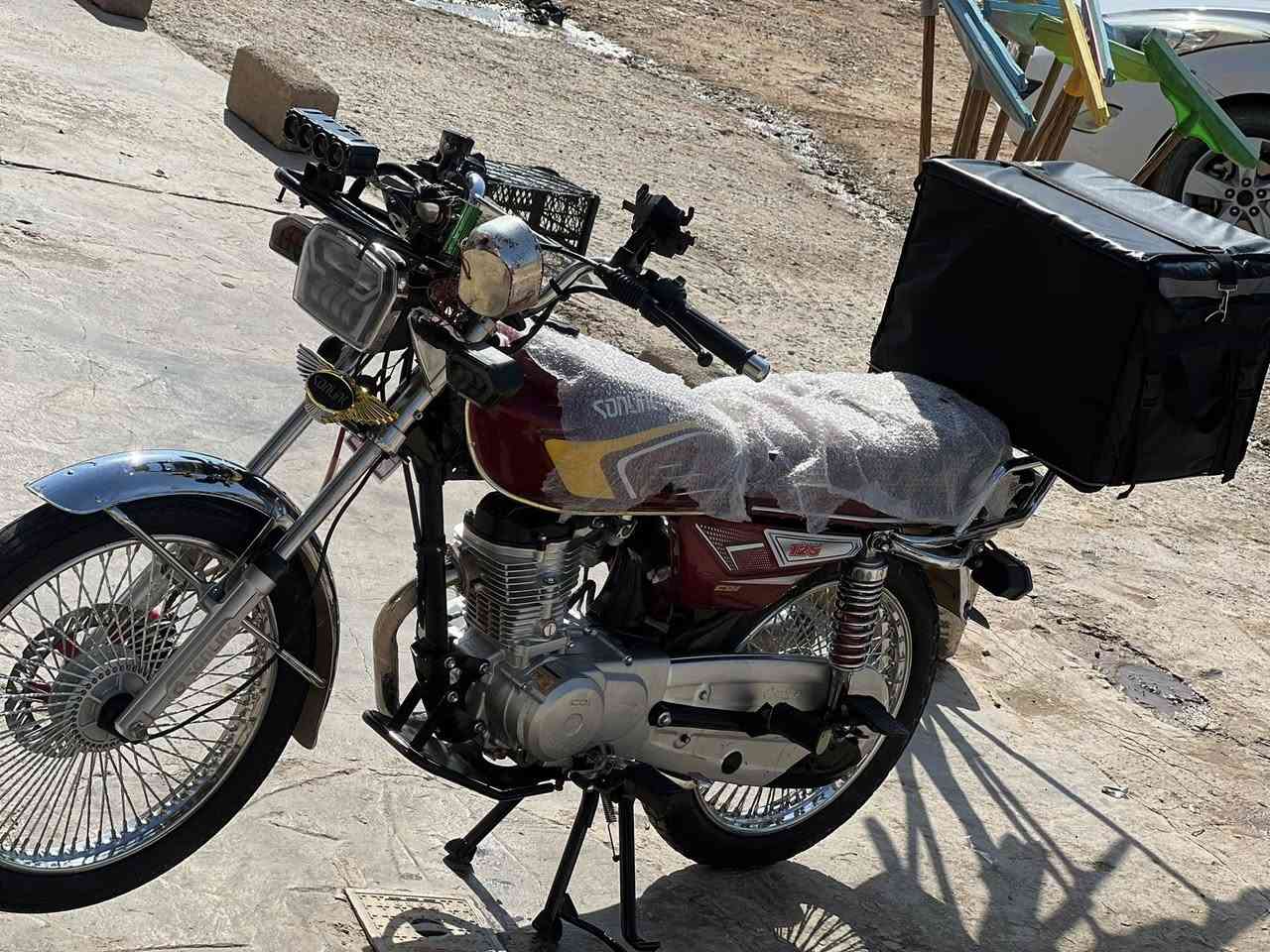 سلام وعليكم للبيع او مراوس دراجه موديل 25   4.  كير الدراجه حلوه وجديده ونضيفه السعر 700 وبي مجال 
مكلف بل نشر مكلف بل نشر 
***********
