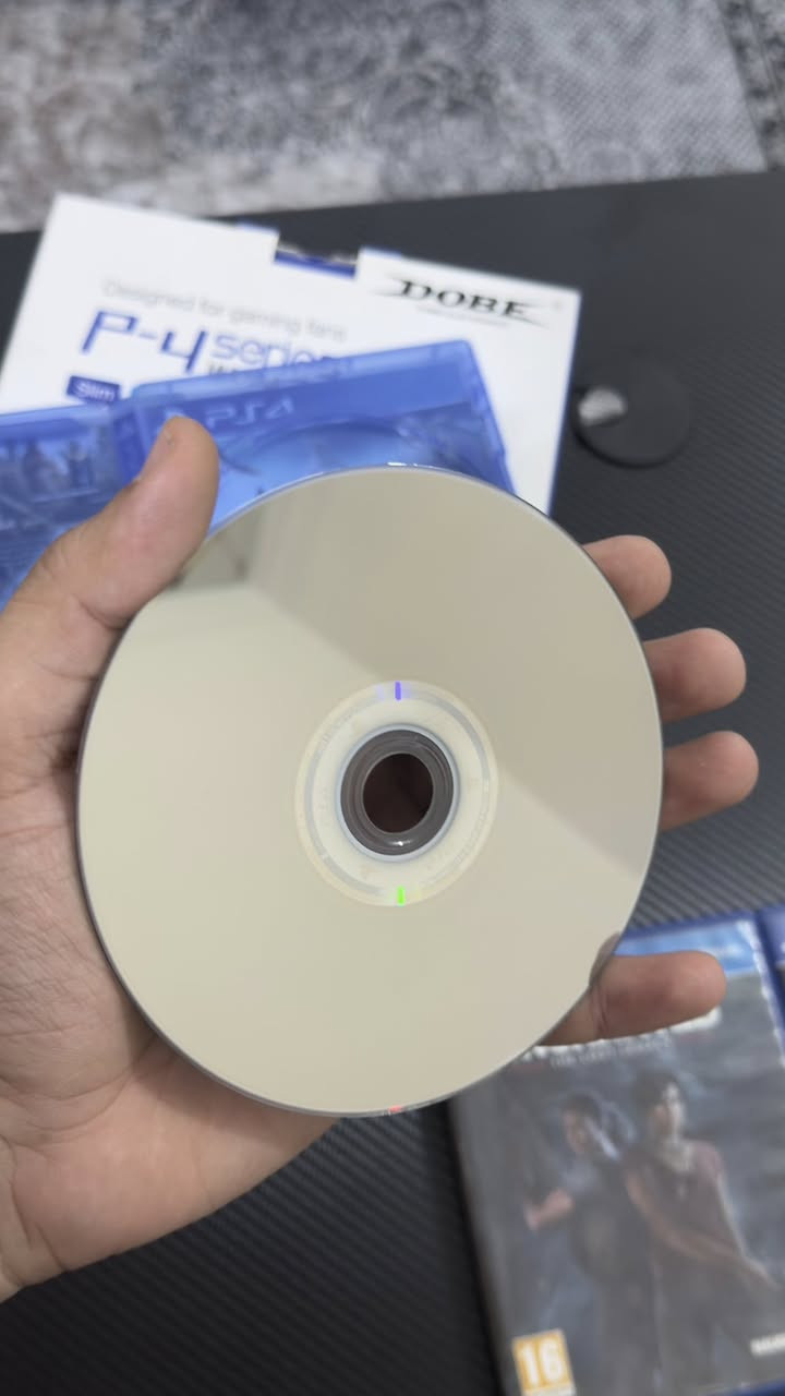 السلام عليكم شباب، متوفر عندي مجموعة ألعاب بلايستيشن 4 (PS4) أصلية ونظيفة جداً وبحالة ممتازة (شغالين 100%)، بالإضافة إلى قاعدة تبريد وشحن للملحقات.

🎮 قائمة الألعاب المتوفرة (سعر القرص الواحد: 15 ألف دينار):
1 Battlefield 1
2 Assassin's Creed Odyssey (نسخة تدعم اللغة العربية)
3 Uncharted: The Lost Legacy
4 Mortal Kombat XL

🔌 ملحق إضافي للبيع:
 قاعدة تبريد وشحن للمصنع DOBE (P-4 Series): متوافقة مع جهاز PS4 Slim و PS4 Pro. القاعدة ممتازة لتبريد الجهاز وشحن للجويستك استخدام يوم واحد فقط 

📍 تفاصيل إضافية:
 الموقع: [كربلاء ملحق الفارس]
 التوصيل: (ماعندي توصيل تجي للبيت تاخذهم) 
 للتواصل:واتساب ***********
