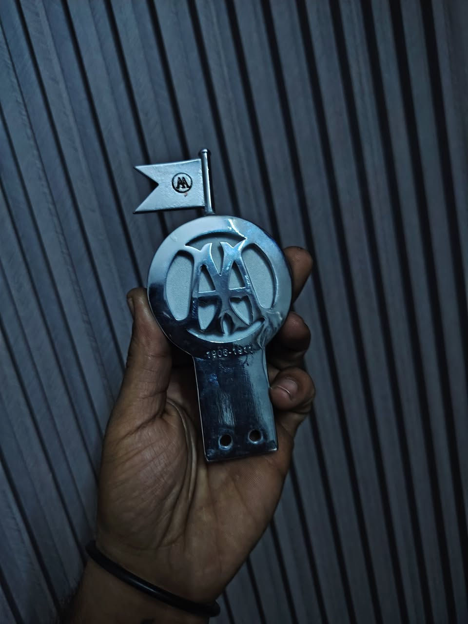 السلام عليكم باج AA اصلي لون اصفر اني مغلفه مكاني بغداد الشعب السعر 50 وبيه مجال بسيط رقمي *********** بيع فقط توصيل ماكو
