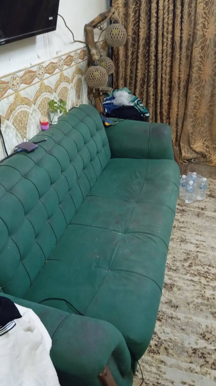 سلام عليكم تخم للبيع تركي مثل ما مبين بالصوره قنفتين كبار ووحده وسط وسكمليات اثنين جوه بالغرفه حاطهن لصغر المساحه يحتاجله بس غسله. فقط عنواني بغداد الشورجه سعره 200 الف


**إذا كنت صاحب هذا الإعلان وتريد حذفه لأي سبب، رجاءا أرسل رسالة إلى الدعم الفني**