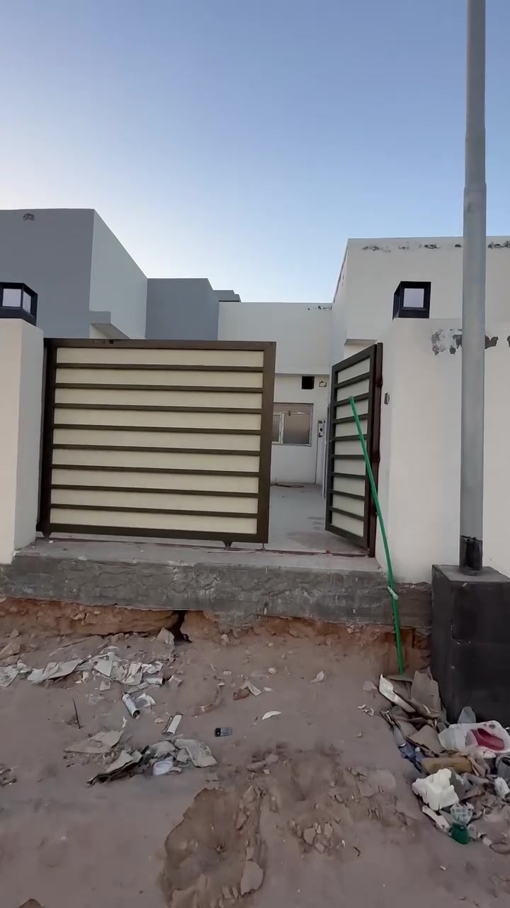 دار للبيع في مجمع أبو تراب مرحلة ثانية
  200 م²  طابق واحد سند حر جاهز للسكن 
2 غرف▪️ صالة▪️  استقبال ▪️ مطبخ▪️ كراج▪️ حديقة
 يباع نقد  لمعرفة السعر اكتب: (تم)

📞 للاستفسار والاتصال: *********** - ***********
