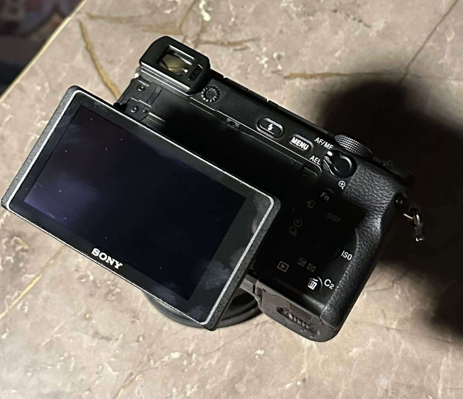 📸 للبيع | Sony A6400

🔹 الكاميرا: Sony A6400
🔹 عدد اللقطات (Shutter Count): 340 فقط
🔹 العدسة: Canon 50mm مع أدبتر

📦 الملحقات:
• جنطة
• حزام كتف
• بطارية
• شاحنة
• أدبتر

💰 السعر: 1,350,000 دينار عراقي
🚚 السعر شامل التوصيل

📱 للطلب والاستفسار:
سيد عبد للكاميرات
📞 ***********
📷 Instagram: @Abd.cam8
