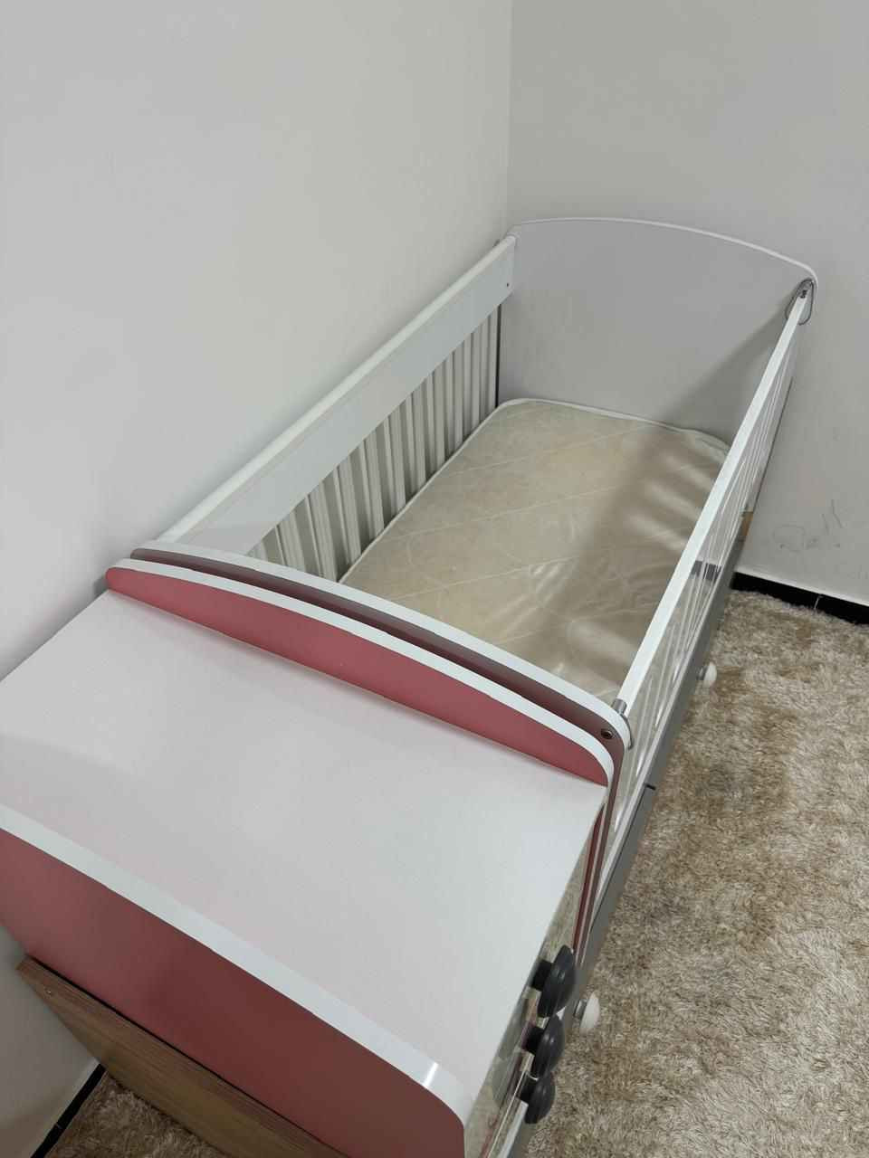 غرفة اطفال خشب وتصميم تركي 
استعمال نظيف 
سعر الشراء 600 الف 
سعر البيع 190 الف 
 ( ارتفاع الكنتور 195سم 
•  عمقه  55سم  - عرضه 94سم  )
( السرير هزاز والدوشك ضمن الغرفة )

•  ملاحظة : المجرات الرصاصي فقط بيهن صعوبة بالفتح والاغلاق منذ الشراء الاصلي

النجف - مجمع السلطان 
ماعندي توصيل النجف, العراق


**إذا كنت صاحب هذا الإعلان وتريد حذفه لأي سبب، رجاءا أرسل رسالة إلى الدعم الفني**