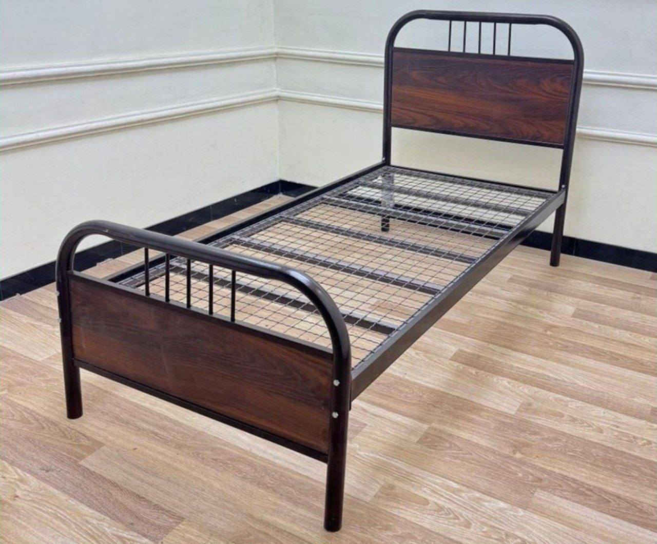 سرير نفر حديد  
قياس 190*90سم


**إذا كنت صاحب هذا الإعلان وتريد حذفه لأي سبب، رجاءا أرسل رسالة إلى الدعم الفني**