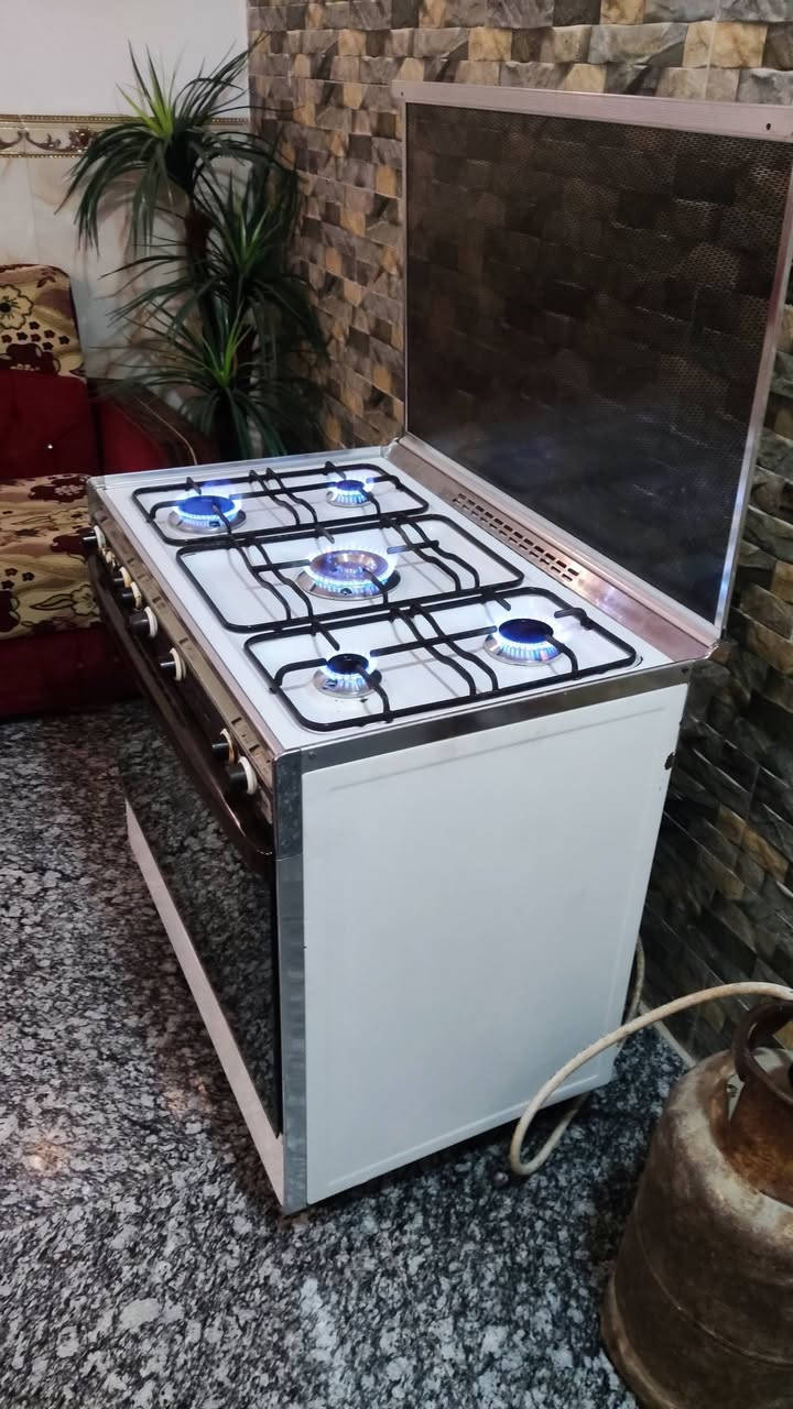 السلام عليكم طباخ مصري كريازي خمس مشاعل نضيف جدا تجي تفحص وتأخذ كله جاهز عل اخر حبه مابي نقص ابد العنوان بابل مركز.  رقم ***********
