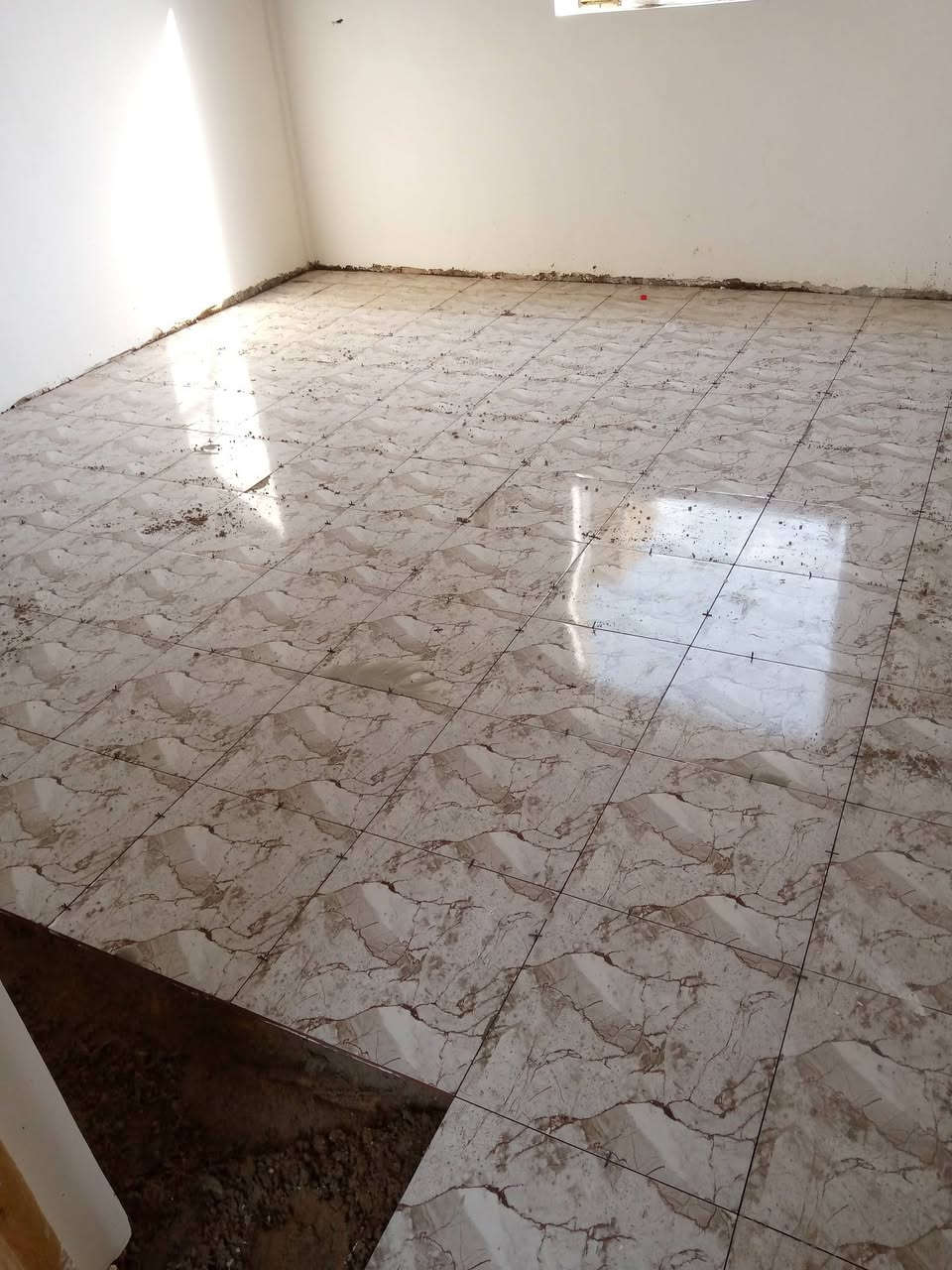 ابوجود لعمل السيراميك وتغليف المرمرعمل واجهات وارضيات وتغليف جميع الرخام  كادر متواجد
لتواصل ***********
