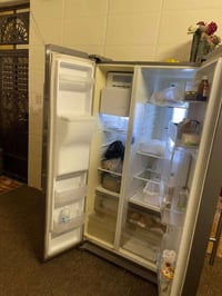 مستعجل ثلاجه بابين وبراد مي سعر 300وبيه مجال شغاله مابيه شي تجميد وتبر...