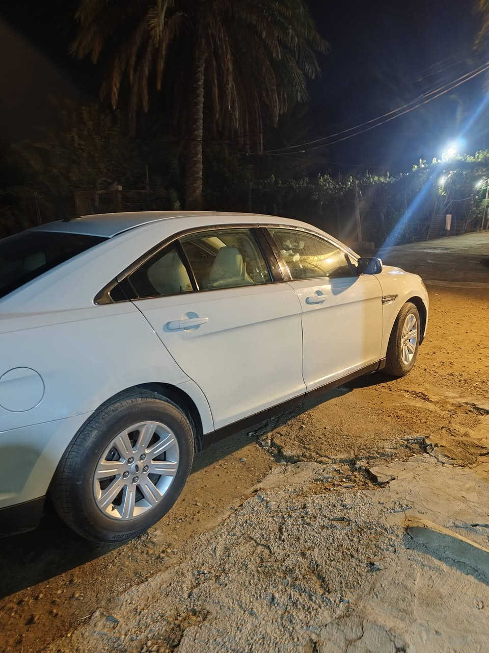 السلام عليكم 
فورد تورس 2011 رقم سليمانيه
هزه ما نافذه بسمي بيه مابين صبغ اثر شخوط 
مكفوله من الضربه مكان ديالى خان بني سعد 
السعر 95  ***********
