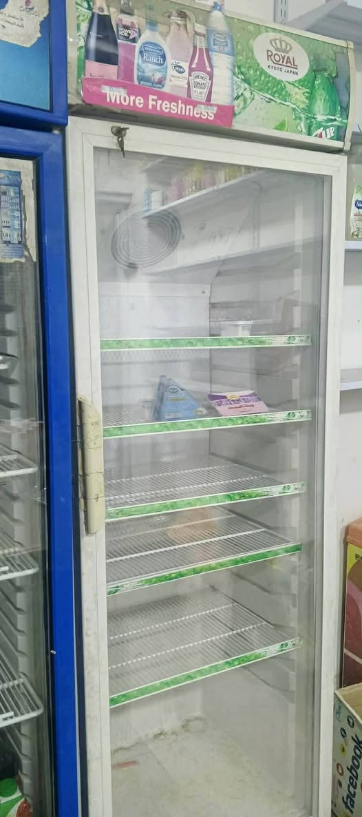 عارضات للبيع نضيفات جدا+عارضه موطه+رفوف حديد مامتواجد علئ الفيس 
‏‪***********‬‏
