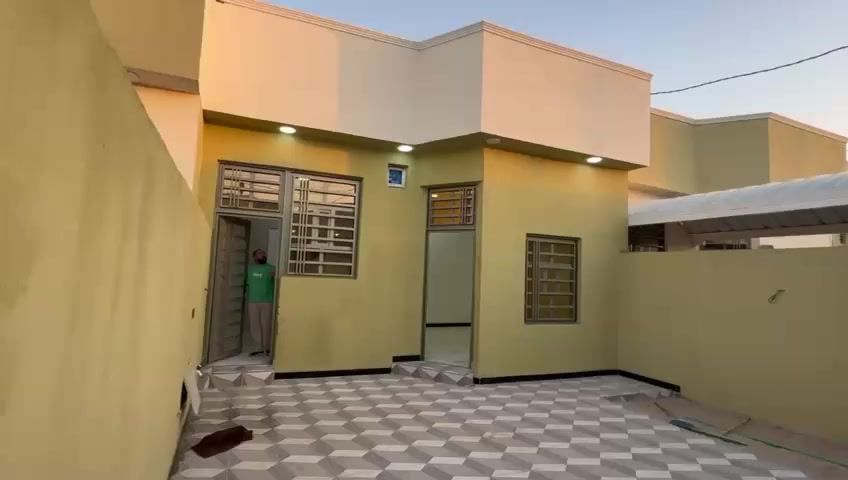 بيت 150 م بيع او يجار
ملك زراعي صرف
في الجزيرة باب الهوى قرب المجمع الطبي
موقع مميز على شارع تبليط
2 غرفة صاله واستقبال ومطبخ وصحيات وكراج وحديقة

سعر البيع = 82
سعر الايجار = 350 قفل

مكتب التساهل
***********
