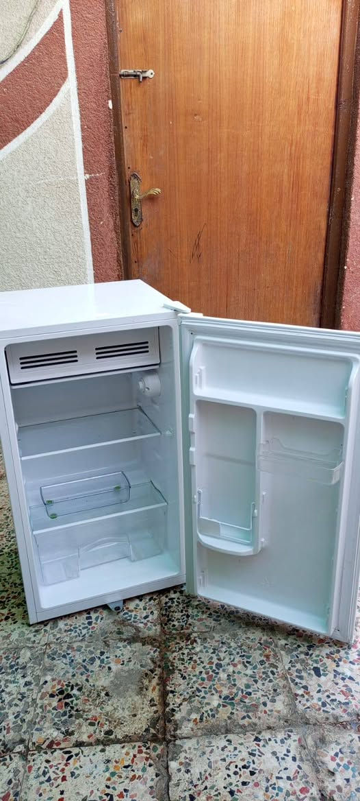 ثلاجه للبيع شغاله شرط الشغل السعر 75 العنوان بصره حيانيه دور الشرطه رقم الهاتف***********
***********
