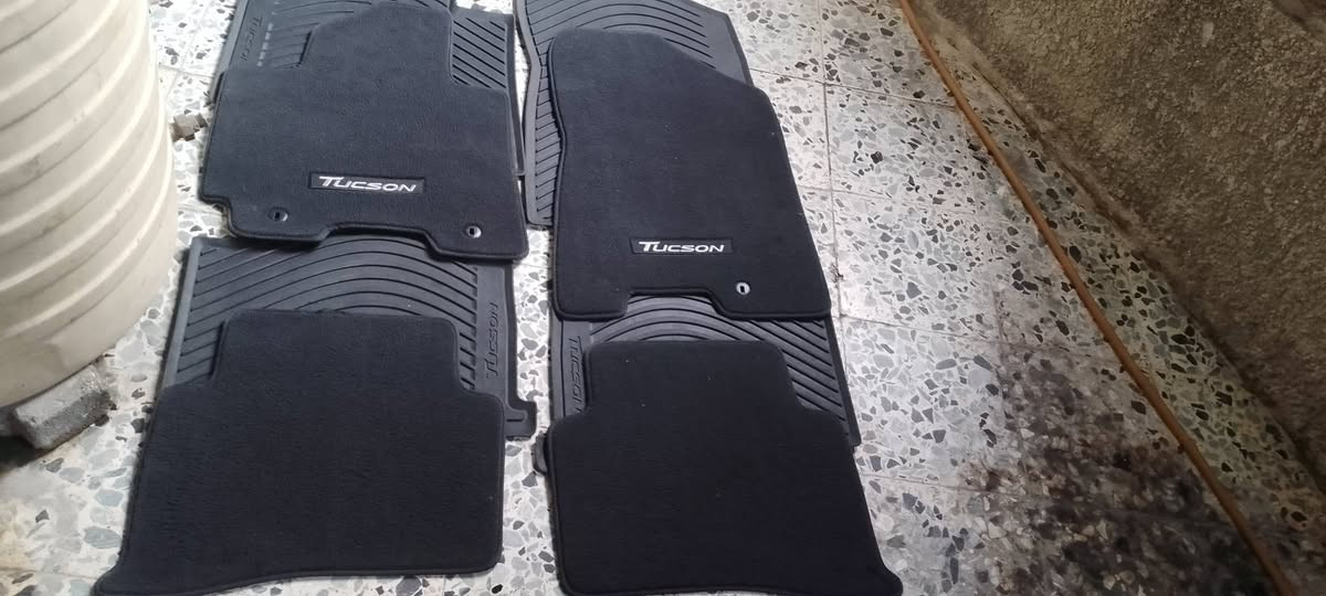 السلام عليكم ارضيات توكسان جدد مامستخدمات يرهمن ع جميع توكسان اصلي شركه يوجد توصيل داخل بغداد ثمن قطع اصليات *********** السعر50الف
