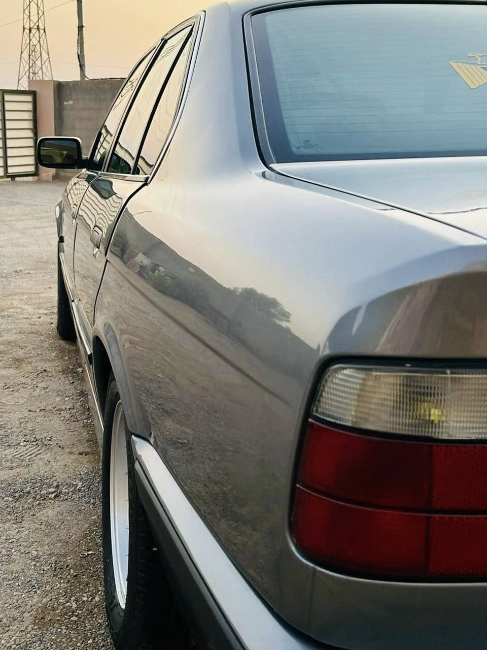 بسم الله الرحمن الرحيم
الهم صلي وسلم وبارك على سيدنا محمد 
سلام عليكم اخوان 
للبيع او مراوس حسب القناعه 
سياره نوع BMW ٥٢٠ بدي ومحرك ٥٢٥ مسكر فانوس 
موديل ١٩٩٠ 
رقم أربيل بسمي تحويل ثاني يوم 
هزه جديده سنويه ٢٠٣٠ 
سياره مصبوغه عام 
بيها ضربه جاملغ خلفي بسيطه وقبق جنطه جديد 
منضومه بانزين ادامه عامه 
منضومه ماء ادامه عامه انسى حماوه 
منضومه ابريك ادامه عامه 
ويل خليه 
باتري جديد 
لايت عالي ناصي زينون 
بلكات جدد ان جي كي 

شاشه وكامره خلفيه 
كير مكينه فول تشك الكاع 
دعاميات امامي خلفي m  
السياره مابيها نقص برغي 
عده صوت بل بور مال ستيرن اعتقد صونده بيها نضوح 
يحتاجلها خيال فقط 
اكرر سياره مال جناي كامله من كلشي 
مكاني بغداد زعفرانيه 
*********** الاتصال على راقم او ستفسار داخل خاص
السعر ٧٥ وبيها مجال
