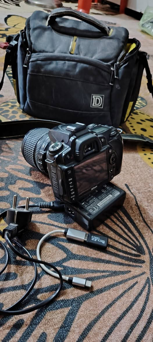 كامرا نيكون D90 أستعمال قليل للبيع ب 250 ألف قفل  مكاني حله شارع 60
***********
