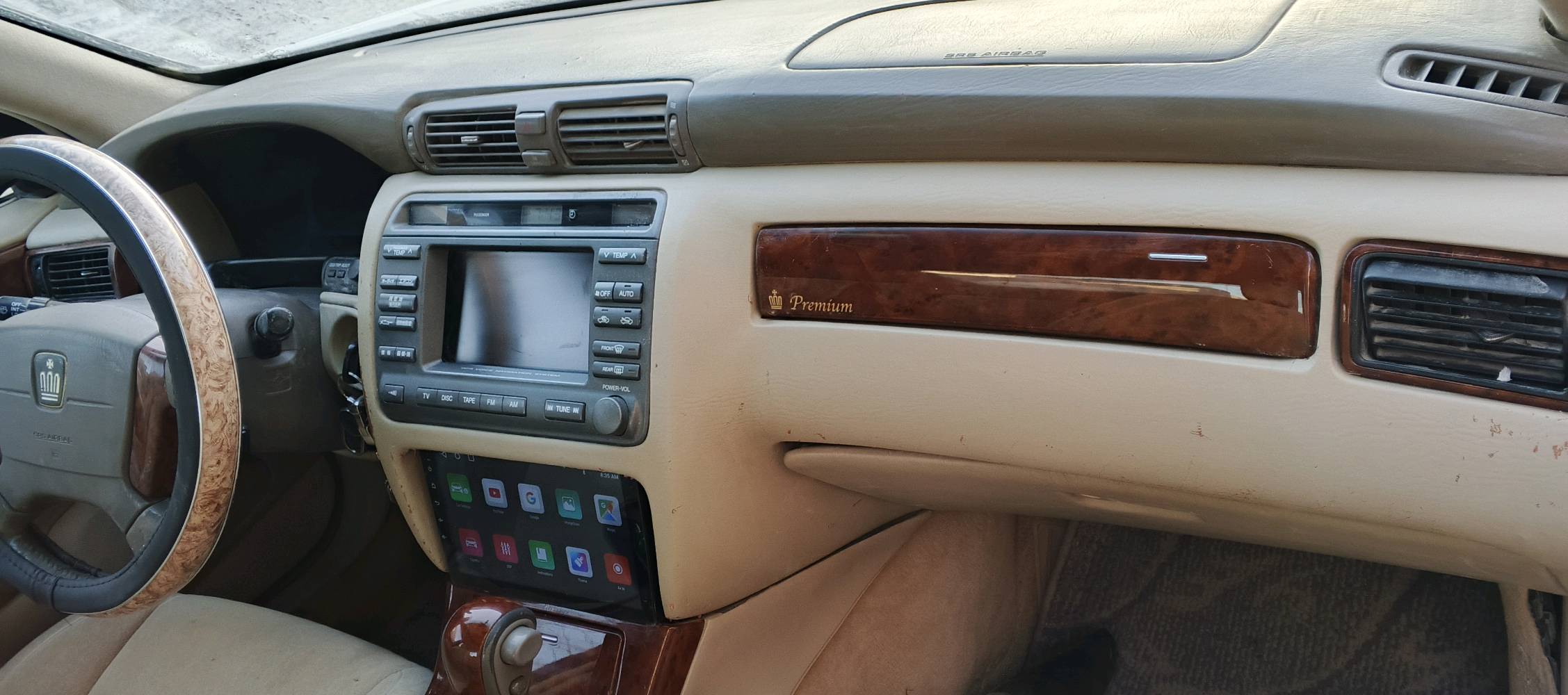 كصتها جنطه مكينه وكير وحداديه طخم تايرات منظومة زنون كرستال كشنات اربعتهن كهربائي سويج بصمه بيها  تلحيضات بسيطه  البك لايت مكسور يرادله تبديل والدعاميات الاماميه والخلفيه يرادلهن ترتيب مثل ماتشوف بصوره غرفتها بجيس وبديها كلش نظيف بيه ارقام الماني حفر متومه وسنويه