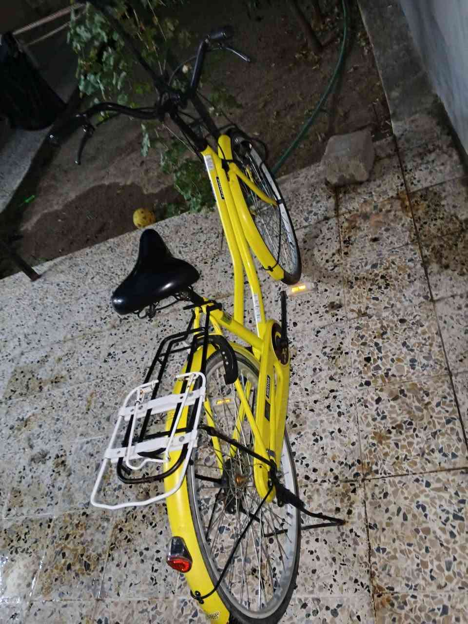 سلام عليكم 
بايسكل شحن 
نوع سانتوس اصلي
موديل 2019
و النضافه كدام العين 
سعرو 130 و بي مجال 
و الله يحفضك مايعجبك السعر اكلب المنشور كلشي تكلي و كلشي اب حكو 
هذا رقمي و بي واتساب 
***********
