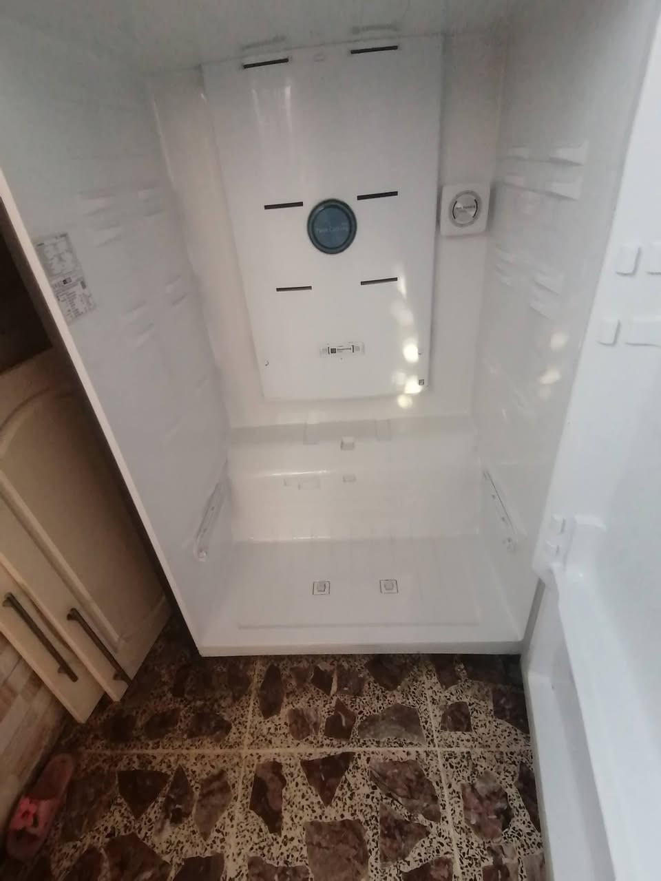 ثلاجه حديثه للبيع نوع سامسونك عالفحص والضمان عنوان النجف حي الوفاء كلش نضيفه اخت  الجديد *********** واتساب أو ماسنجر
