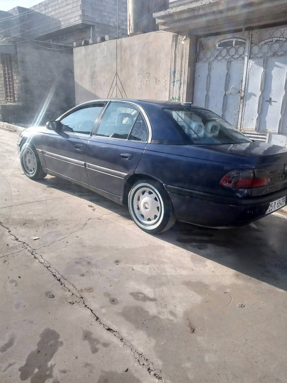 اوبل اوميكا بزون موديل 1995 السيارة شرط الوكاله والتحويل   كير ومحرك شرط محرك 20 كير عادي  صبغ جماليه والباقي شرط  مكاني موصل الايمن  السعر 40 وبيها مجال قليل  تفاصيل اكثر الا تصال عل رقم  *********** / ***********
