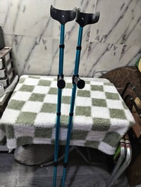 زوج عكازات • قويات • امزون