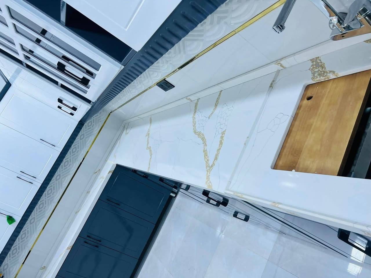 ✨ إعلان 2026 | الشريفي للمطابخ ✨

نبدل القديم بلجديد 
ابدأ التغيير من أهم مكان بالبيت… المطبخ 🍽️
لأن المطبخ المرتّب = راحة يومية وجمالية تدوم 🌿

💎 الشريفي للمطابخ يقدملك تفصيل عصري يواكب 2026:
✔ تصميم حسب المساحة واللون اللي تختاره
✔ خامات أصلية وشغل نظيف يدوم سنين
✔ دقة بالمواعيد وأسعار تناسب الكل

💰 أسعارنا  علقديم لحك قبل صعود الأسعار 
الكاونتر الالمنيوم سعر المتر 
 الارضي ب 120 الف 
المعلق  ب 80 الف 
المرمر التركي الصناعي ب100 الف
المجموع يعني المتر الطولي ب300 الف 
_______________________________________________
الكاونتر الhdf يعني داخل المنيوم محش بخشب الماني مكان النرمايد والخارج ابواب خشب مغلف بجلد حراراي ضد الماء والرطوبه سعر المتر
 الارضي ب180 الف
والمعلق ب150 الف  
المرمر الصناعي التركي المتر ب100 الف
المجموع يعني المتر  الطولي ب430 الف

📍 الموقع: 
كربلاء حي الغدير خلف السوق
قرب جامع الحيدري  
***********
***********
معمل الشريفي للألمنيوم

✨ الشريفي للمطابخ
2026 غير… ومطبخك لازم يغير وياها 👌
