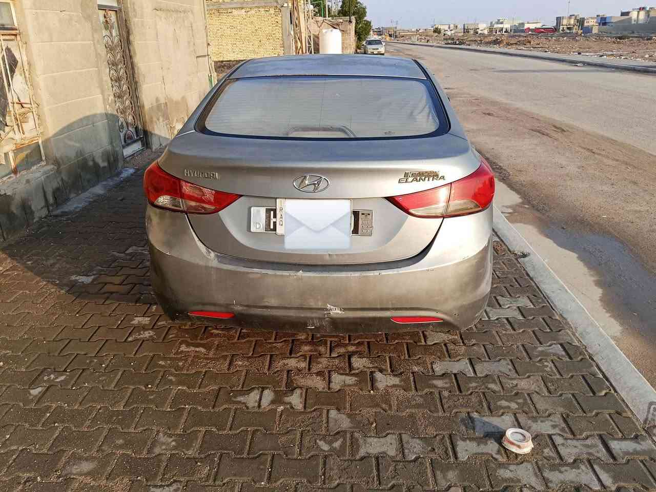 السلام عليكم
النترا وارد امريكي 2013 
محرك دوش 1600 ومجرك 
تبريد تدفئه 
سياره نقصها بس حداديه اماميه بس 

السعر 85 بيها مجال 
للاستفسار 
الهاتف ***********
