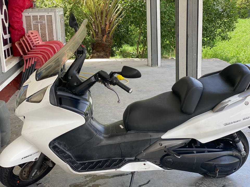 سلام عليكم شباب دراجه 
Silver Wing 400 CC
وارد خليجي مكفوله كفاله عامه 
الدراجه علا وضع الشركه 
برقي واحد ما مفتوح بيها 
بيها صبق بل صفحه اليسرء شبرين تقريبن 
ولباقي كلها مكفوله علا وضع الشركه 
او الكشر مثل ماموضح بل صور نضافته كدامك 
سويج سكيورتي 
اوفر مود نضام ABS شلعه تاكل الكاع  او معدل خير من الله
دشبول نفخ المرغوب منضومة زنون أصليه عالي ناصي 
دبلات جدد مكفوله تخم تاير بعده بل جيس 
الضفيره مالتها علا وضع الشركه 
المكينه ول دراجه بل كامل برقي ما مفتوح منها 
وراقها 
بغداد الدوره   ***********
