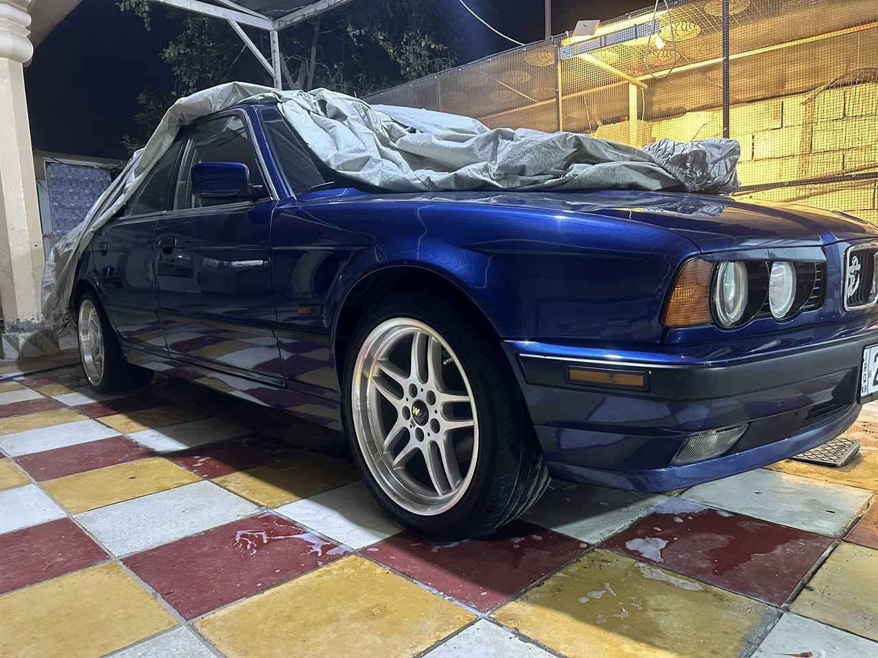 ﷽
مكان السيارة بابل 
***********

1-بي أم BMW

2-سيارة حجم اصل 525 مكينة مسكر فانوس

3-موديل 1992
4-سيارة صبغ عام فقط للجمالية
5-اللون نيلي
6_سقف سلايت
‏سيارة حلوو📦🔥
‏أربع جامات كهربائي 
غرفة جلد كهربائي
وين M
تبريد ثلج ❄️ 
صدر خلفية امامي كلشي حدادية جديد 
سيارة ما بيه برغي نقص كلشي على البلاد واضح 
موجود صورة وفيديو كامل للسيارة 
شرط التحويل ثاني يوم  
هزة وسنوية جديد
السعر88 وبيها مجال
