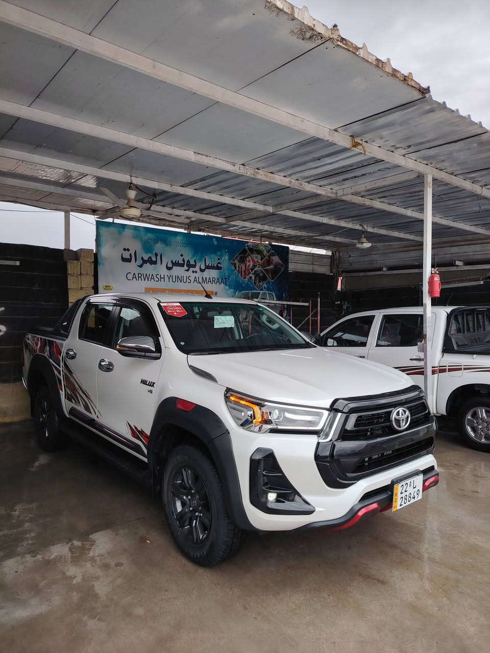 بیکم 2025 V6 هي سيارة تويوتا هايلوكس بمحرك 4.0 لتر، 6 أسطوانات، ينتج 235 حصانًا و 376 نيوتن متر من العزم. إليك بعض المواصفات الرئيسية:
V6 ،المحرك: 4.0 لتر .

. القوة: 235 حصان

. العزم: 376 نیوتن متر

. ناقل الحركة 6 سرعات أوتوماتيك

. الدفع: 4x4

. سعة خزان الوقود : 80 لتر

. التعليق تعليق أمامي مستقل، تعليق خلفي صلب

18265/60 الإطارات .

. *********** 

تتميز السيارة أيضًا بميزات داخلية وخارجية متقدمة مثل نظام معلومات وترفيه بشاشة لمس 8 بوصات نظام صوتي مكون من 6 مكبرات صوت نظام ملاحة ومقاعد مريحة من الجلد. كما تشمل ميزات الأمان نظام الكبح المانعة للانغلاق (ABS)، نظام توزيع قوة الفرامل الإلكتروني (EBD) ، ونظام التحكم في الثبات

(ESP( الإلكتروني  ماشي  9
