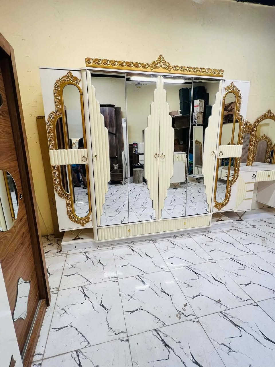 250 الف هاذ رقمهم وتواصلو وياهم ع واتساب ***********
