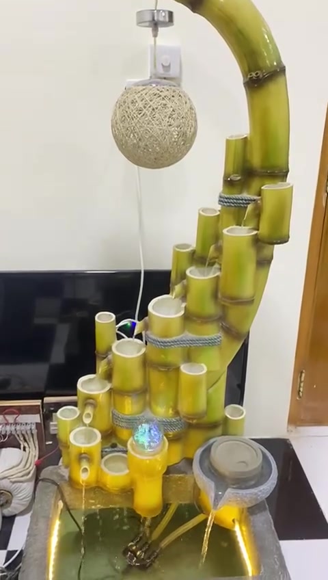 سلام عليكم  نافوره البيع  كلشي بيهه شغال  حجم كبير  السعه 250 او بيهه مجال رقم هاتف ***********
