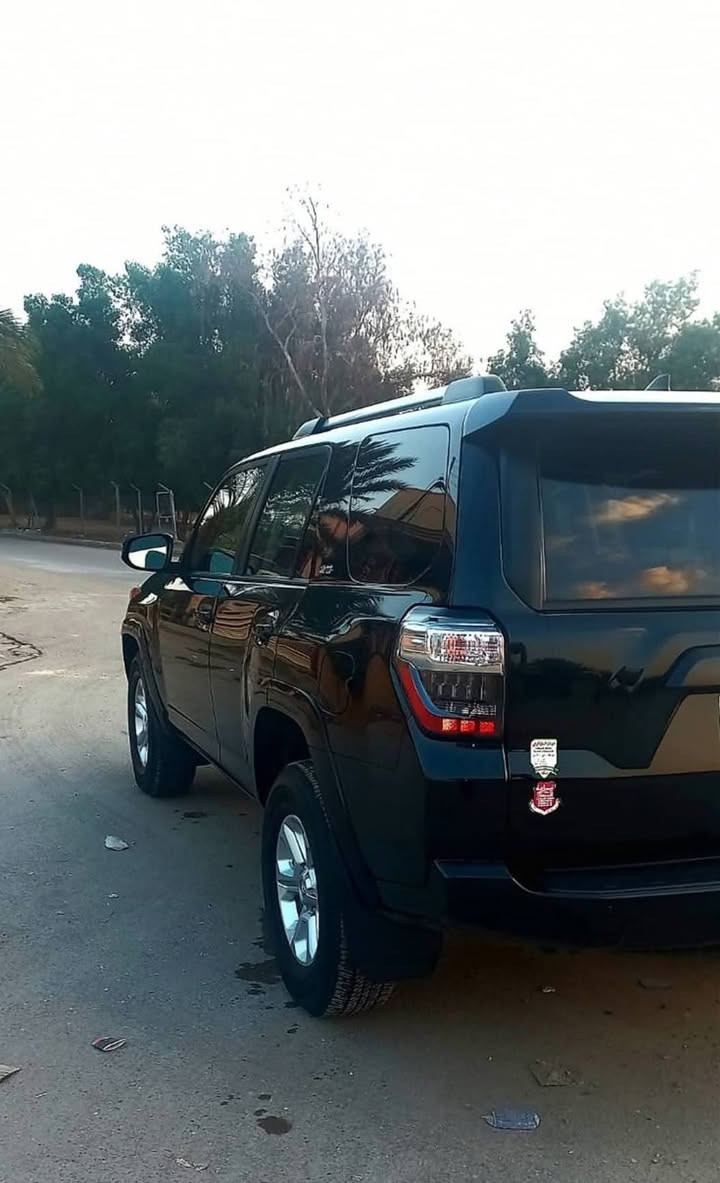 تويوتا فور رنر 2w موديل 2021 SR5 للبيع فقط ماشية ٢٤٠٠٠ الف ميل السيارة حادث امامي كما مبين بالصور السيارة مبدل بيها بدنة اماميه فقط ودعامية السيارة بدون صبغ بيهه تصليح في مقدمة الشاصي خلف البراكيت جهة اليسار نتيجة الحادث محرك 4000 شاشة وكاميرا خلفيه رقم بغداد باسمي السعر ٢٩٠٠٠ الف دولار ***********
