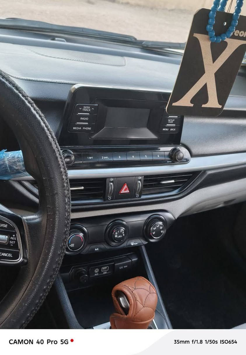 سلام عليكم للبيع سيراتو 2019 خليجي رقم مثنه بيه طخات بصييطه محرك 1600 تخم تأير حداديه جديده  مكان بل سماوه رقم الهاتف (***********)
