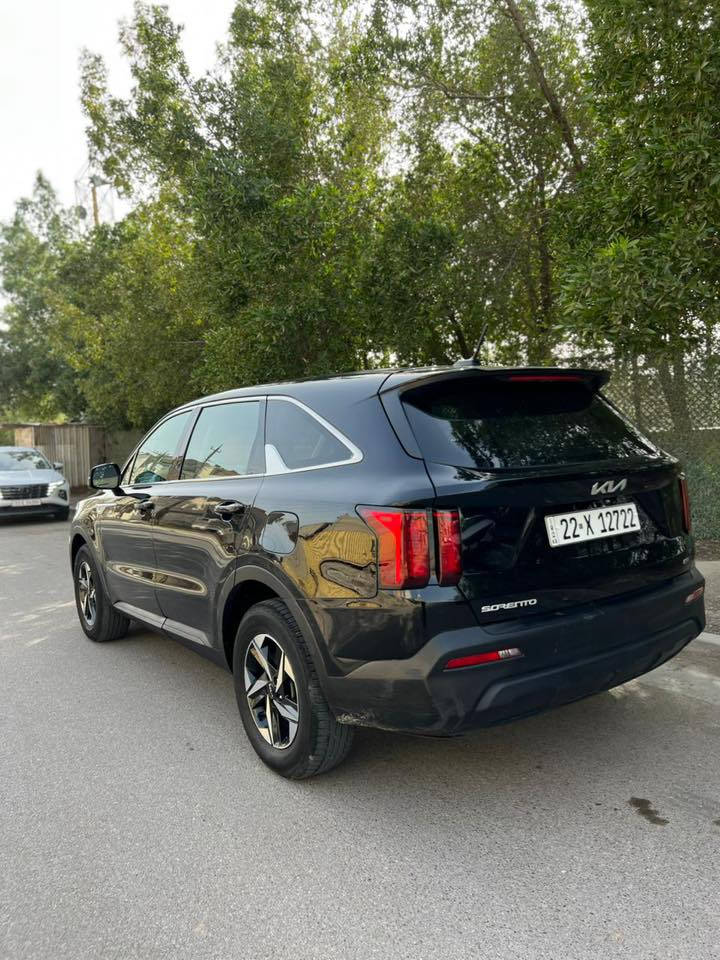 السلام عليكم 
النوع : كيا سورنتو ( وارد امريكي) 
الموديل :2023 
الرقم : اربيل ( بأسمي) 
السياره : بيه تبديل وصبغ الجاملغ الايسر الامامي + صبغ شويه من البنيد فقط بدون دواخل 
* كير محرك صدر تبريد شواصي لغود / كفاله عامه 
المواصفات : 
* المحرك : 2500 فورويل 
* اناره محيطيه للدشبول 
* سقف روز رايز
* 7 راكب 
* راردات اماميه وجانبيه 
* تبريد قطعتين 
* فول تحكم ستيرين 
* 5 انظمه قياده 
* شاشة + كاميره + كاربلي 
العنوان : بغداد - السيدية 
السعر : 200 ورقه وبيه مجال 
باقي التفاصيل الاتصال ؏ الرقم او واتساب
***********
