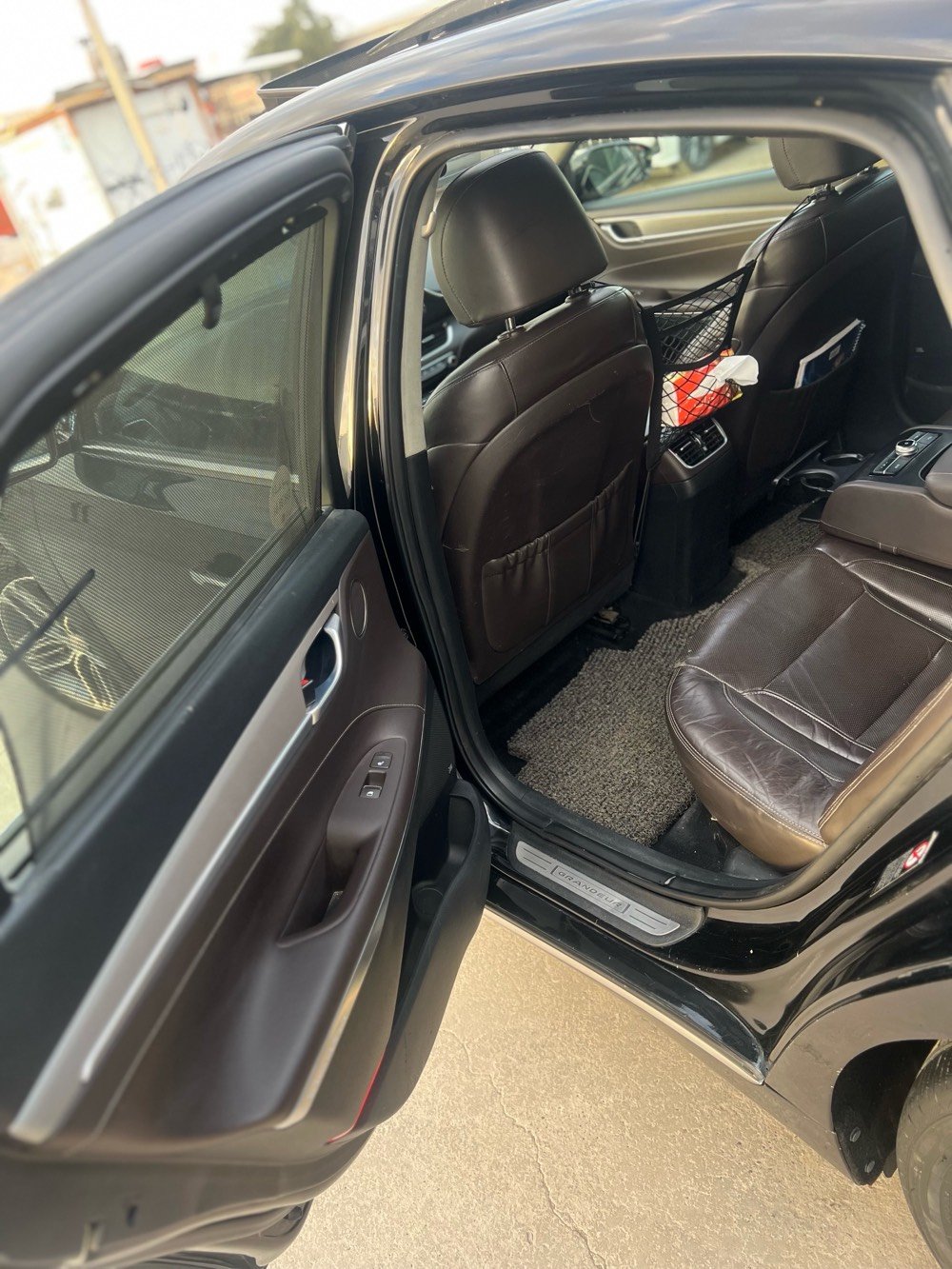 سلام عليكم . للبيع سياره ازيره مِـטּ نوع گرانجر فول مواصفات موديل 2017، شرط التحويل والغرامات … مواصفات السياره . 1- حساسات خلفي ، أمامي 2- كامرات عدد 6 3- تدفئات بل كشانه الاماميه والخلفيه 4- كشنات كهرباء 3 وضعيات 5- تخم تايرات جدد 6- المراه الجانبيه تنفتح وتنسد عند تفتيح السياره 7- سقف بونراما للأخير 8- دبل اشاره 6 9- ويل بلادي 10- تبريد وتدفئه 6 منافذ . . ملاحظه : السياره مكفوله مِـטּ الدعاميه للدعاميه وترهم مراوس حسب القناعه. ماشيه 20km