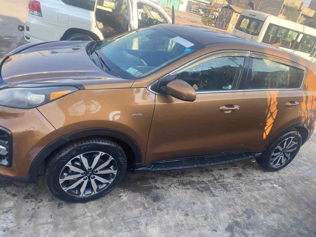 السلام عليكم ورحمة الله وبركاته للبيع اسبورتج
كيا سبورتج 2020واردامريكي
الحادث بلجاملخ الايمن
وطخة صفيرة  موظحة بلدعامية الخلفية 
السعر159 بيهة مجال بسيط الشراي يتصل 
***********
