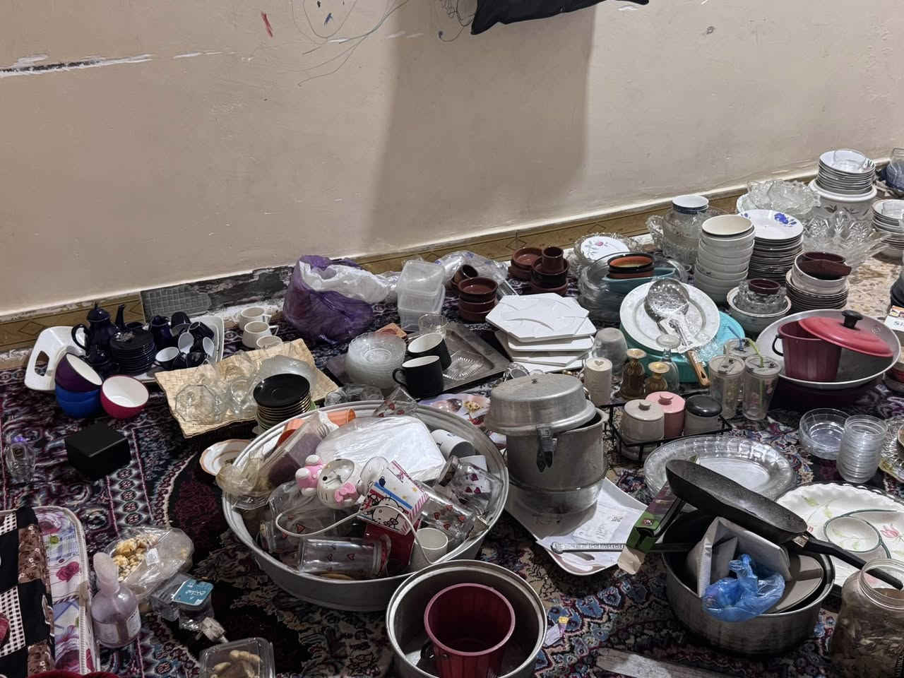 للبيع اغراض مطبخ منزليه كلمن وسعره ***********
