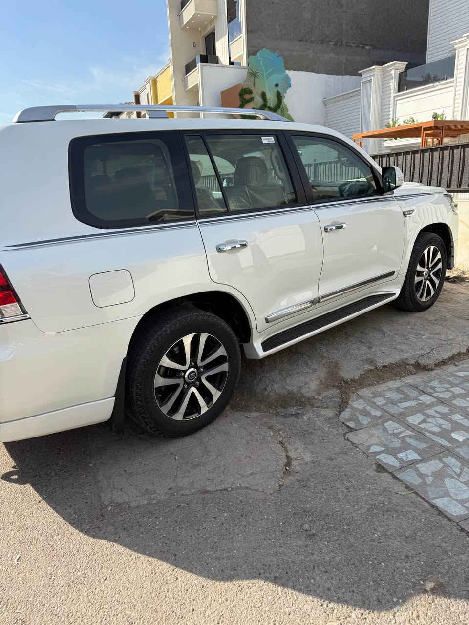 للبيع لاندكروز gxr 2019ساز كراند تورنك 
ستة سلندر 4000 ماشية 132000 سيار كشنين كهرباء ماوسين دشبول ليزري شاشات جنطة كهرباء تشغيل عن بعد  وبعد بيه موصفات  السيارة بيه صبغ بداية  الجاملغ الامامي فوق الشريط وبيه تصليح بارد جوه الايت الايسر وبيه بارد بلباب السايق  وبارد بصيط بجاملغ الايمن وموضح بسونار   رقم بغداد بأسمي السعر 52000$ دولار  وبيه مجال مكاني بغداد الكرخ  
*********** بغداد, العراق
