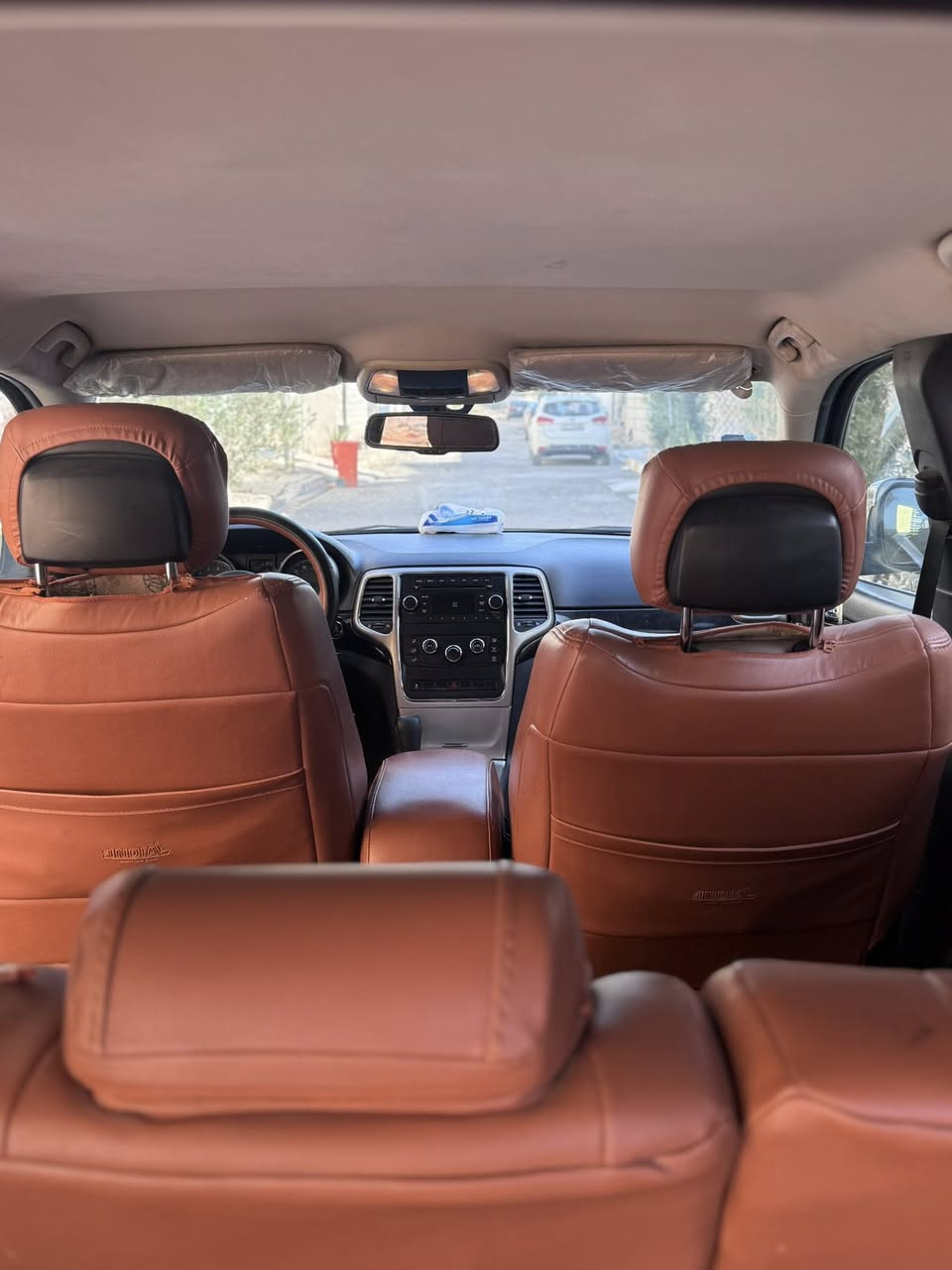 جيب شيروكي  2012المكان البصره القرنه 150  وبيه مجال  ***********
