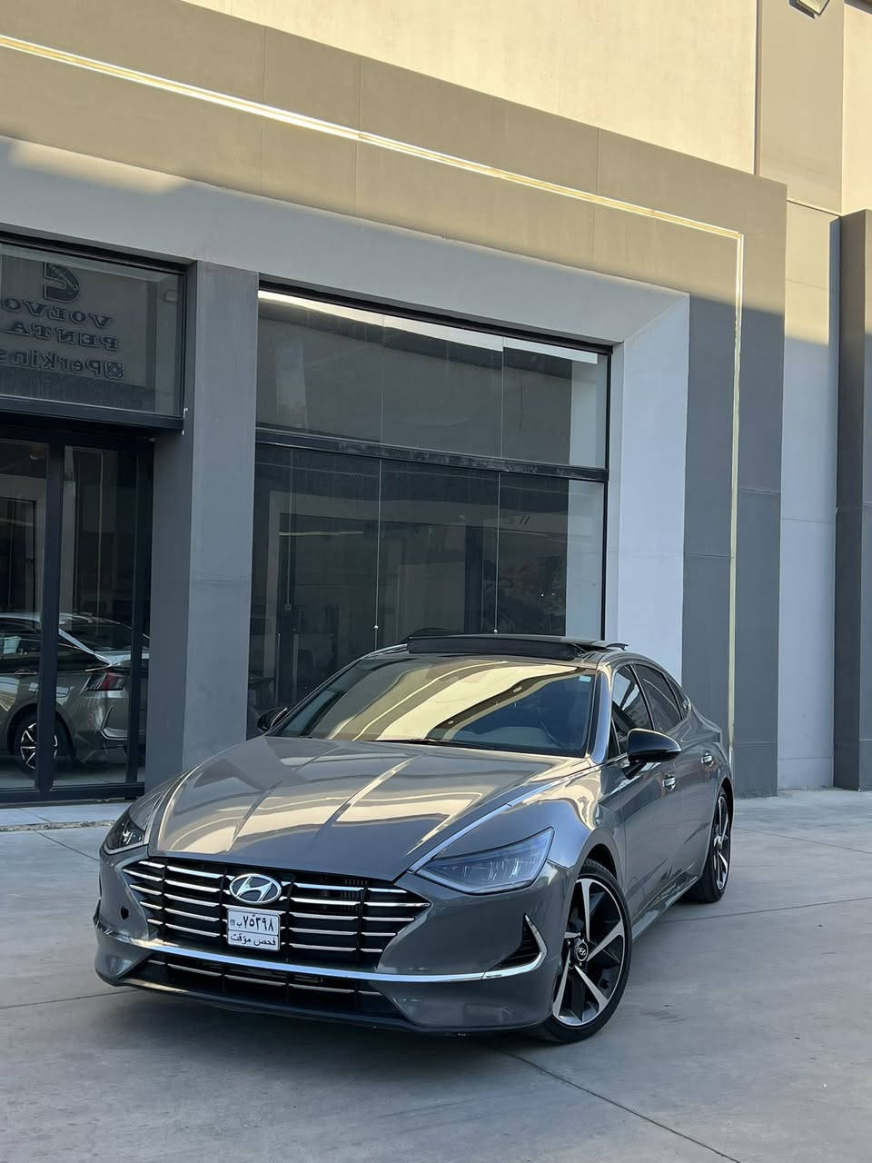 سوناتا 2023
فولل ما عدا كيج الاكتروني 
الون سمنتي المرغوب 
16 تيربو 
السيارج جديده ابمعنا الكلامه 
الضرر بوند فقط بدون دواخل شرط 
وبيها بارد شبر 
ماشيه34 ميل  
السعر 158وبيها مجال تترقم نينوى 
***********
*********** 
مكان السيارت موصل
