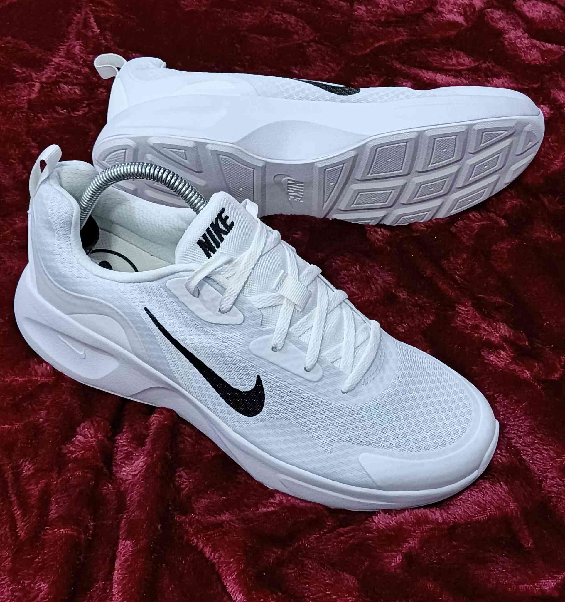 حذاء نايك وير أول داي (Nike WearAllDay) الرياضي بلون أبيض وأسود
قياس 43 
السعر // 30


**إذا كنت صاحب هذا الإعلان وتريد حذفه لأي سبب، رجاءا أرسل رسالة إلى الدعم الفني**