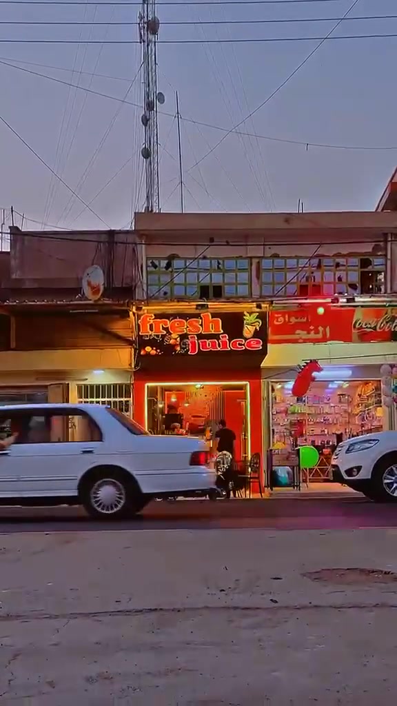 السلام عليكم.
 محل مرطبات للبيع في سايدن حي النجار مجاور مطعم عروس دمشق جاهز من كل شيء 
سبب البيع لعدم التفرغ 
رقم ***********
