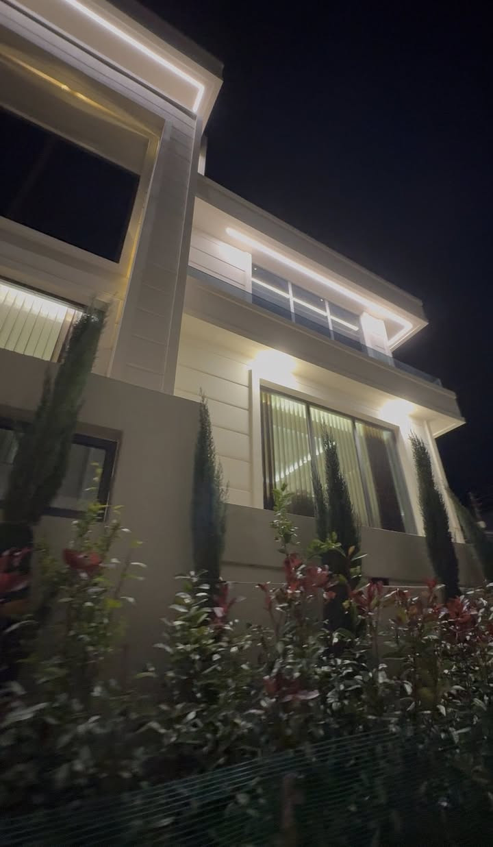 كوردي / عربي

خانى بو فروتن ب حسابا فيله كي 

شاخكا ٦ دبن فليت زوزان ستي
مساحه 260 متر
شمال شرق
خاني 4 طابقه 

بو بتر پيزانينا 

***********
***********
_______________________
دار للبيع ب حساب فيله 

منطقه شاخكي قريب عن فلل زوزان 
مساحه 260 متر
شمال شرق
البيت 4 طوابق

للاستفثار 

***********
***********
