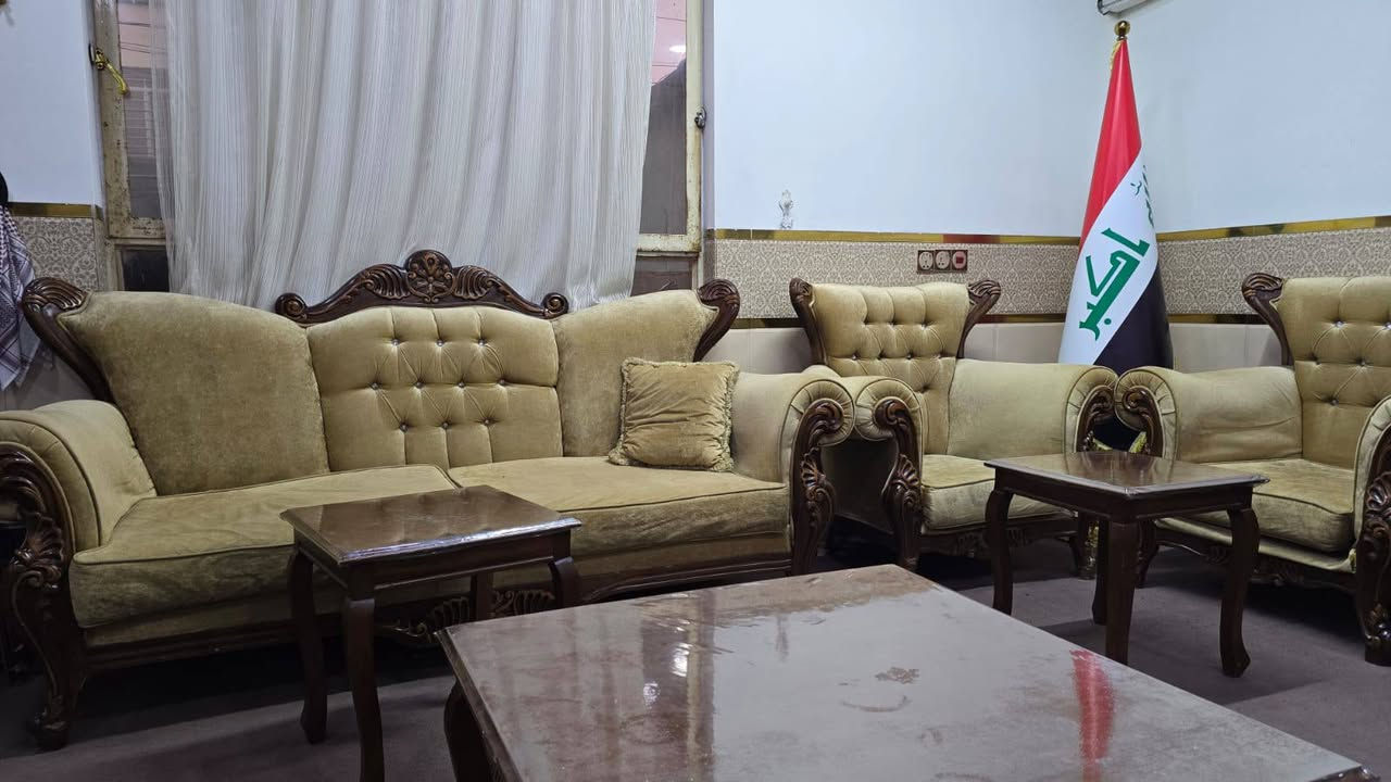 السلام عليكم 
 تخم قنفات رئاسي 6 قطع  للبيع نضيف جدا وبسعر مناسب جداً مكاني موصل الأيسر حي التأميم متواجد على الفيس الشراي يراسلني خاص او اتصل عليه واني بالخدمة ***********
