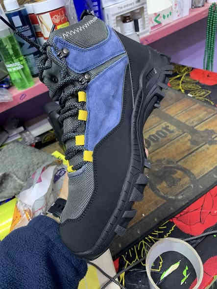 حذاء رجالي سيفتي (SAFETY) جديده غير مستخدمه قياس 43 السعر 30 الف يوجد توصيل جميع المحافظات ***********
