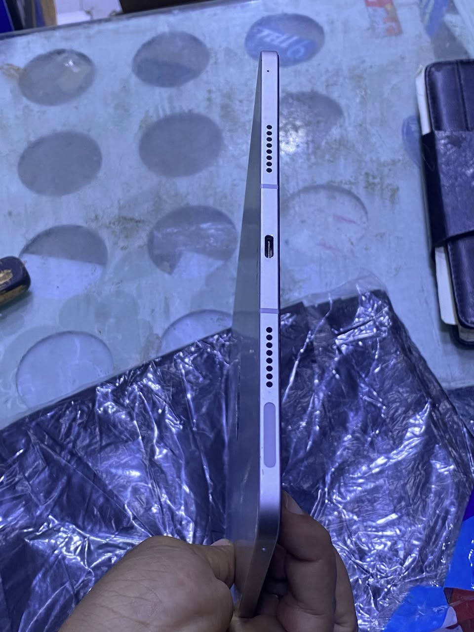 � للبيع iPad 11 M1 نسخة 256GB 🔥
✨ جهاز فخم وقوي مناسب للمونتاج، التصميم، الدراسة والألعاب الثقيلة
✨ معالج Apple M1 الجبار — نفس قوة اللابتوبات تقريباً
✨ ذاكرة 256GB تكفي ملفات، فيديوهات وبرامج بدون مشاكل
✨ شاشة 11 إنج سوبر Retina ألوان خرافية ودقة عالية
✨ يدعم Apple Pencil الجيل الثاني للرسامين والمصممين
✨ 4 سماعات ستيريو صوت نقي وعالي
✨ كامرات احترافية + تصوير 4K
✨ بطارية ممتازة تدوم لفترة طويلة
✨ الجهاز نظيف جداً واستخدام مرتب

💎 مناسب جداً لبرامج:
CapCut • Premiere • Photoshop • Procreate • الألعاب الثقيلة

📦 اللون: سبيس گري
📍 النسخة الأصلية بمعالج M1 السعر 575 وبي مجال


**إذا كنت صاحب هذا الإعلان وتريد حذفه لأي سبب، رجاءا أرسل رسالة إلى الدعم الفني**