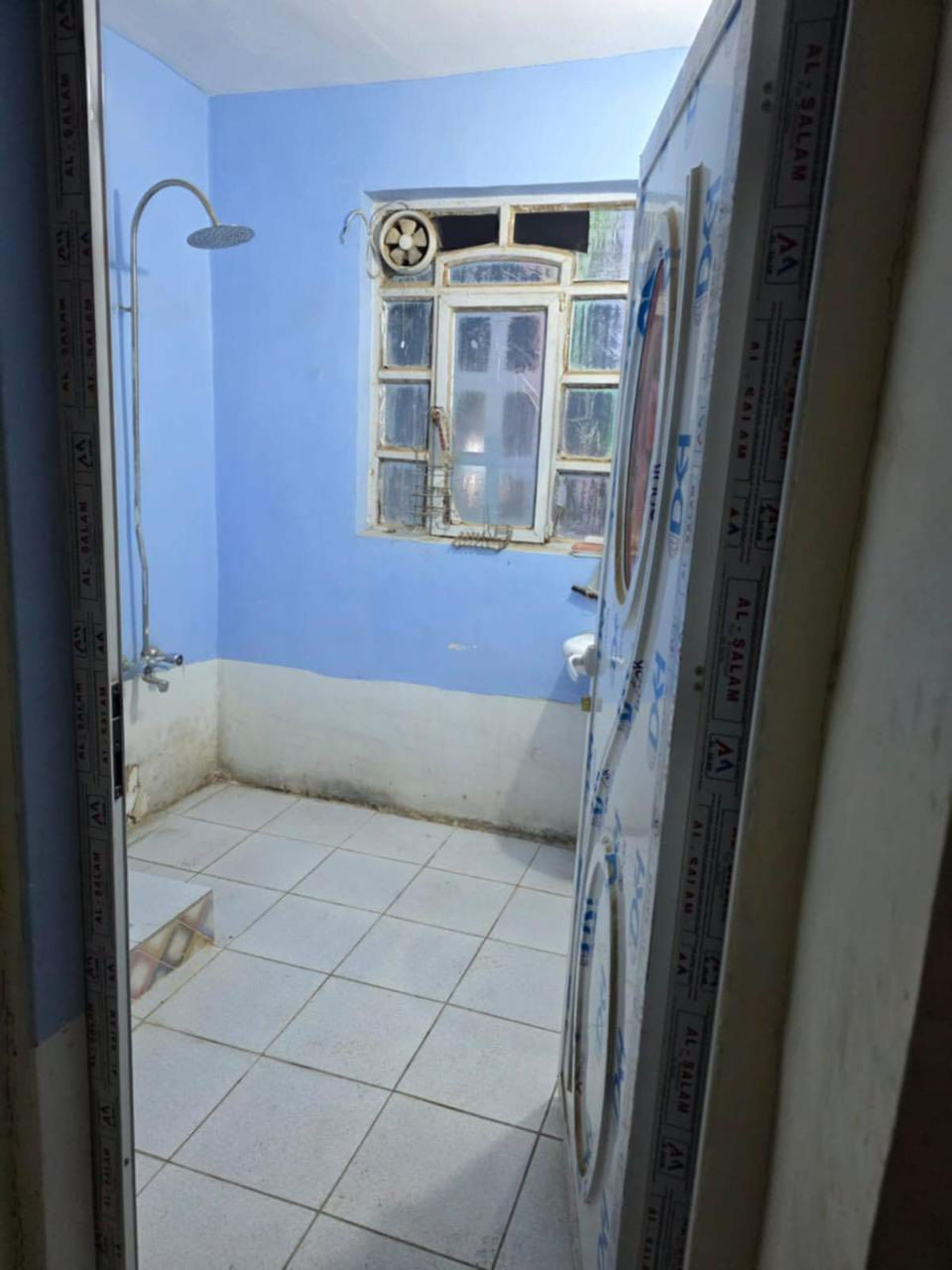 سلام عليكم
دار للايجار مساحه ١٣٠ متر
طابق ونص غرفتين واسعات وصاله ومطبخ وصحيات عدد ٢ 
نزال الصادق الامين قريب الشارع العام 
***********
