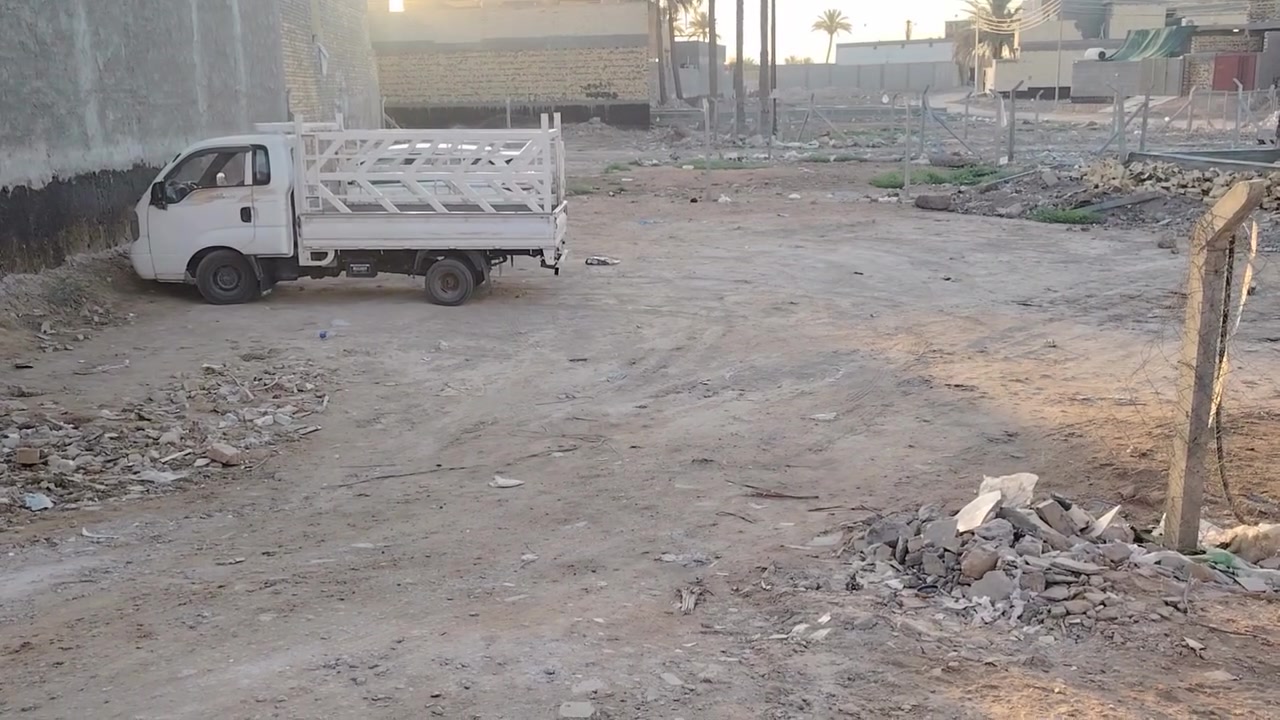 يالله قطعة أرض للبيع المساحه 360 متر واجه 18 / نزال 20 قرب شارع 100 قرب الاسداره قبل الصعده مال الروائي جنس العقار طابو زراعي سند 25 منطقه خدمات كامله الاستفسار بالاتصال ***********
