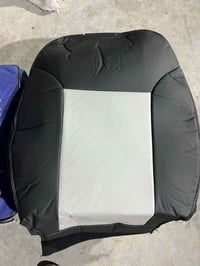 يوجد دوشمة دوج كرنفال جلد 7 راكب سعره 120 ًمع توصيل 07733640240