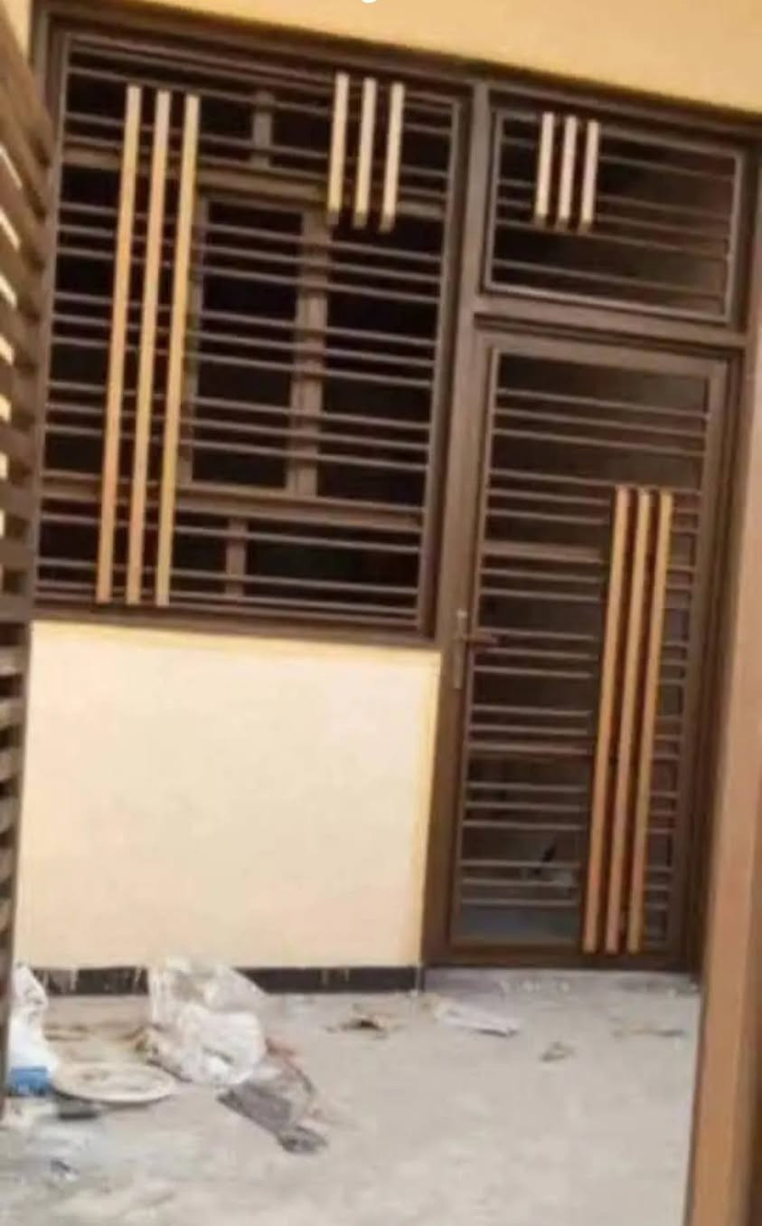 خالد للحدادة 
ابواب وشبابيك وقمريات ومحجر ومحلات حسب الطلب للاستفسار ع الخاص للاتصال ع الرقم *********** بابل قضاء جبلة
