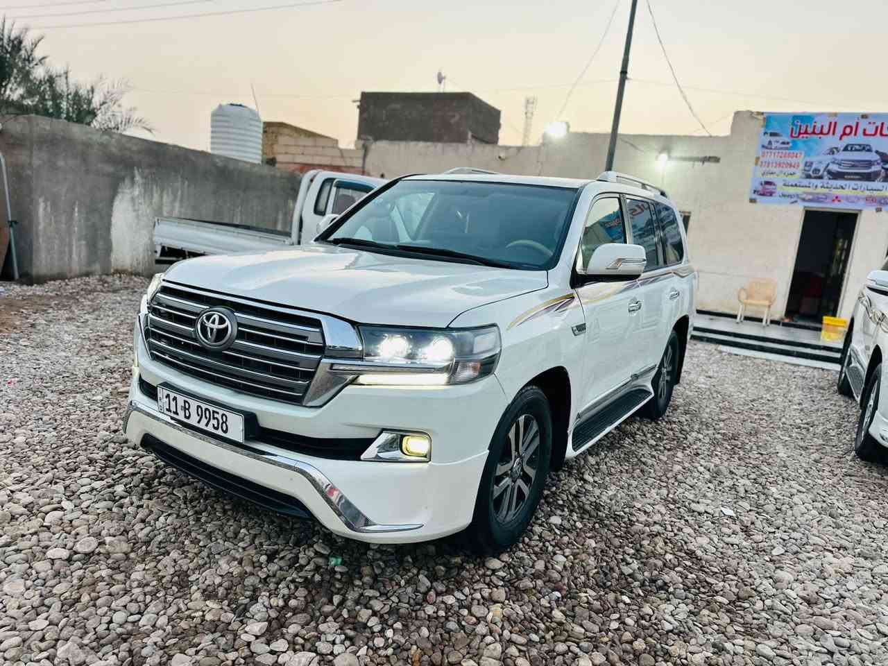 ياالله سلام عليكم للبيع 2011 ستينيه محدثه 2019  داخل وخارج كله اصلي حته لشاشه كفاله من لتجيه ولكلبه ولتكم فقط ضربه من لئمام بسيطه كلش ولباقي كفاله سياره ماشيه 200 حقيقي بسمي شخصين تحويل مباشر تخم تاير جديد حداده جديده كير ومكينه كفاله كهربائيات كلها شغاله سياره جديده وبل عافيه عل ياخذها مكاني ذي قار قضاء الرفاعي
السعر $275 $ وبيها مجال بصيط بيع او مراوس حسب لقناعه 
شراي نتصل *********** 
***********
